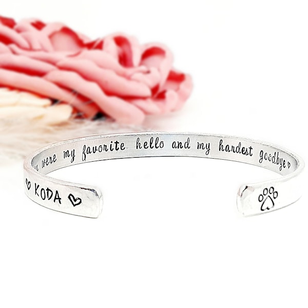 Pet sympathy gift bracelet, Pet Memorial Gift, Pet memorial jewelry, Pet remembrance Gift, Sympathy gift for loss of pet, Engraved Pets name