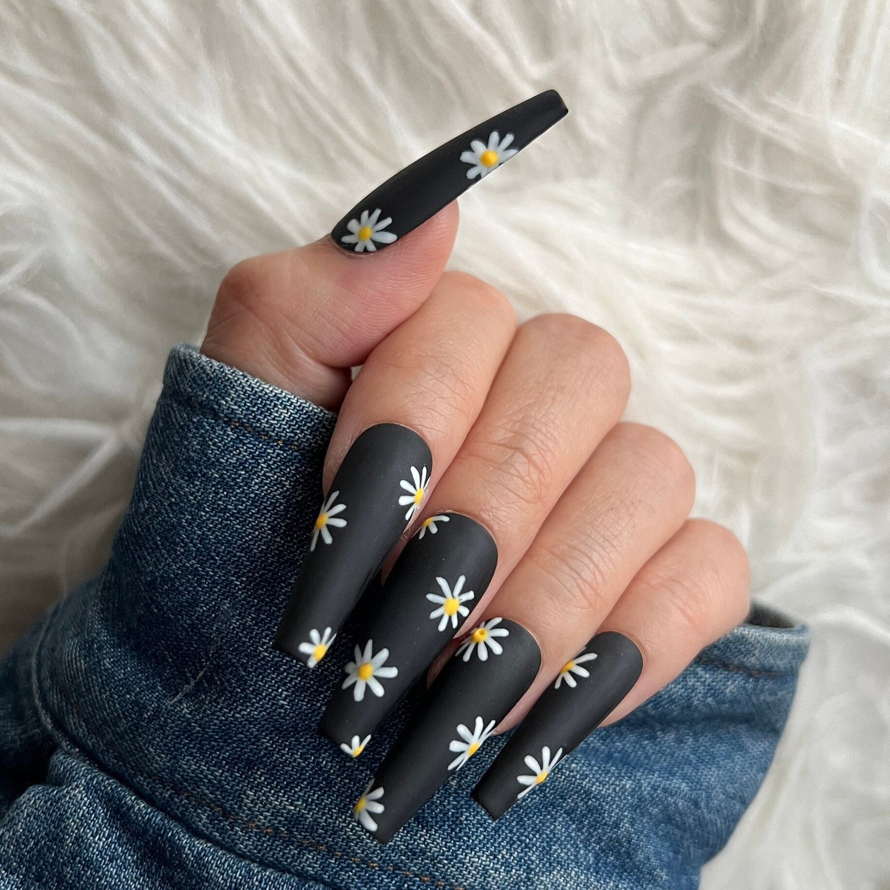Black Daisies Press on Nails Handpainted False Nails - Etsy
