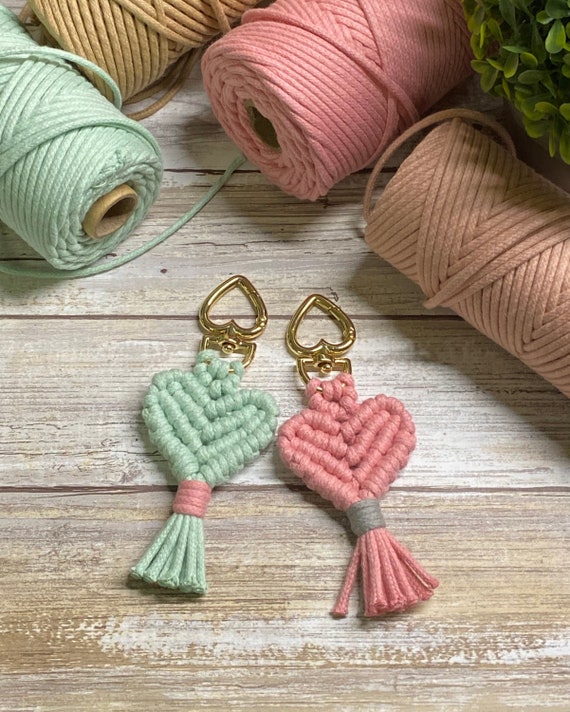 Heart Macrame Keychain / Handmade Macrame Keychain / Baby Shower Giveaways  / Macrame Boho Charm / Valentines Gifts / Party Favors / Gifts 