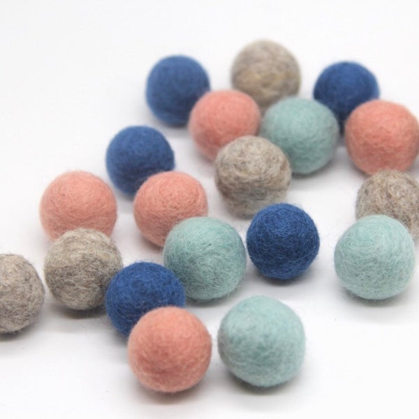 Navy Blues & Pfirsich Pom Pom Palette - 20 Bälle - 1cm, 1,5cm oder 2cm Wollfilz Pom-Poms aus 100% Wolle Handgefertigte Filz-Pom-Poms Filz-Pom-Poms Filzperlen