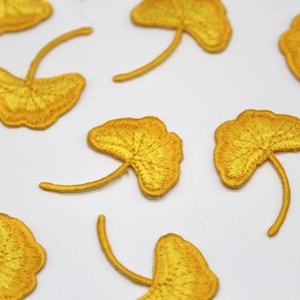 Parche bordado de hoja de ginkgo amarillo (aplicación termoadhesiva)