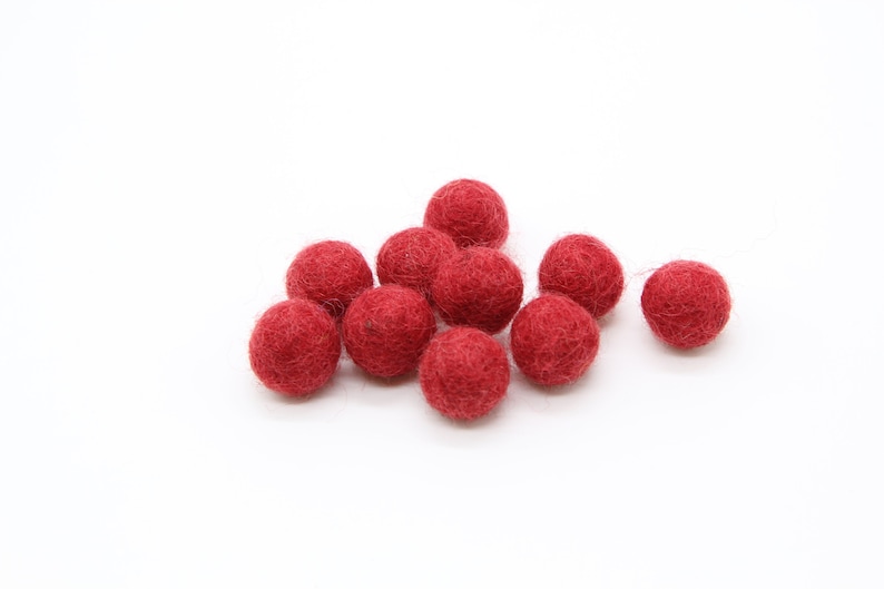 10 x 1.5cm Wool Felt Balls in Assorted Red Felt Pom Poms Felt Beads Pompoms 100/% Wool Handmade Felt Balls