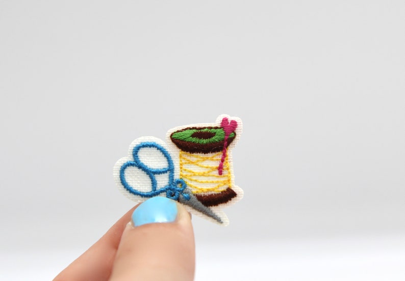 Cotton Reel and Scissors Patch Cute Sewing Thread Patch Iron on Dressmaker/'s Patch Iron on Badge Motif Appliqu\u00e9 Clothes Patch Clothes Badge