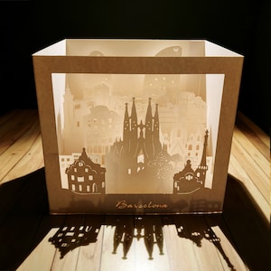 Barcellona - Pop Up 3D "Luci e ombre" regalo, auguri, compleanno, matrimonio, made in italy, artigianato