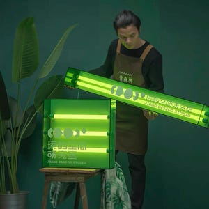 Insegna luminosa, insegna con logo a parete, insegna luminosa in acrilico, insegna luminosa personalizzata per negozio, insegna con logo illuminato, segnaletica personalizzata