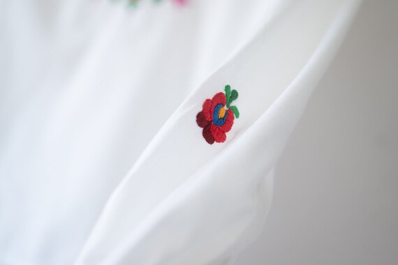 70's Hungarian embroidered blouse / Vintage peasa… - image 5