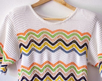 80's Knitted Top, Short Sleeve Sweater with wave pattern / Chevron Stripe