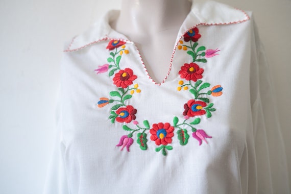 70's Hungarian embroidered blouse / Vintage peasa… - image 10