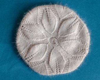 Vintage Angora Blend Baret Hoed met getextureerd geometrisch breisel.