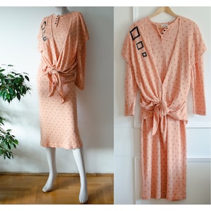 Robe pull des années 80 à motif géométrique. Robe tricotée de couleur pêche / Lee Bird Knit Robe Taille S / M