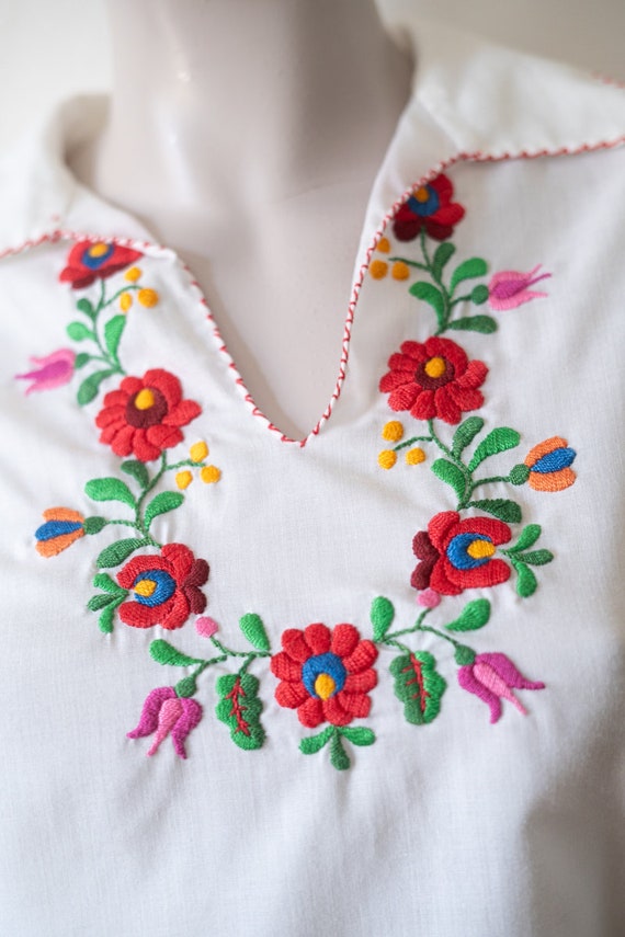 70's Hungarian embroidered blouse / Vintage peasa… - image 8