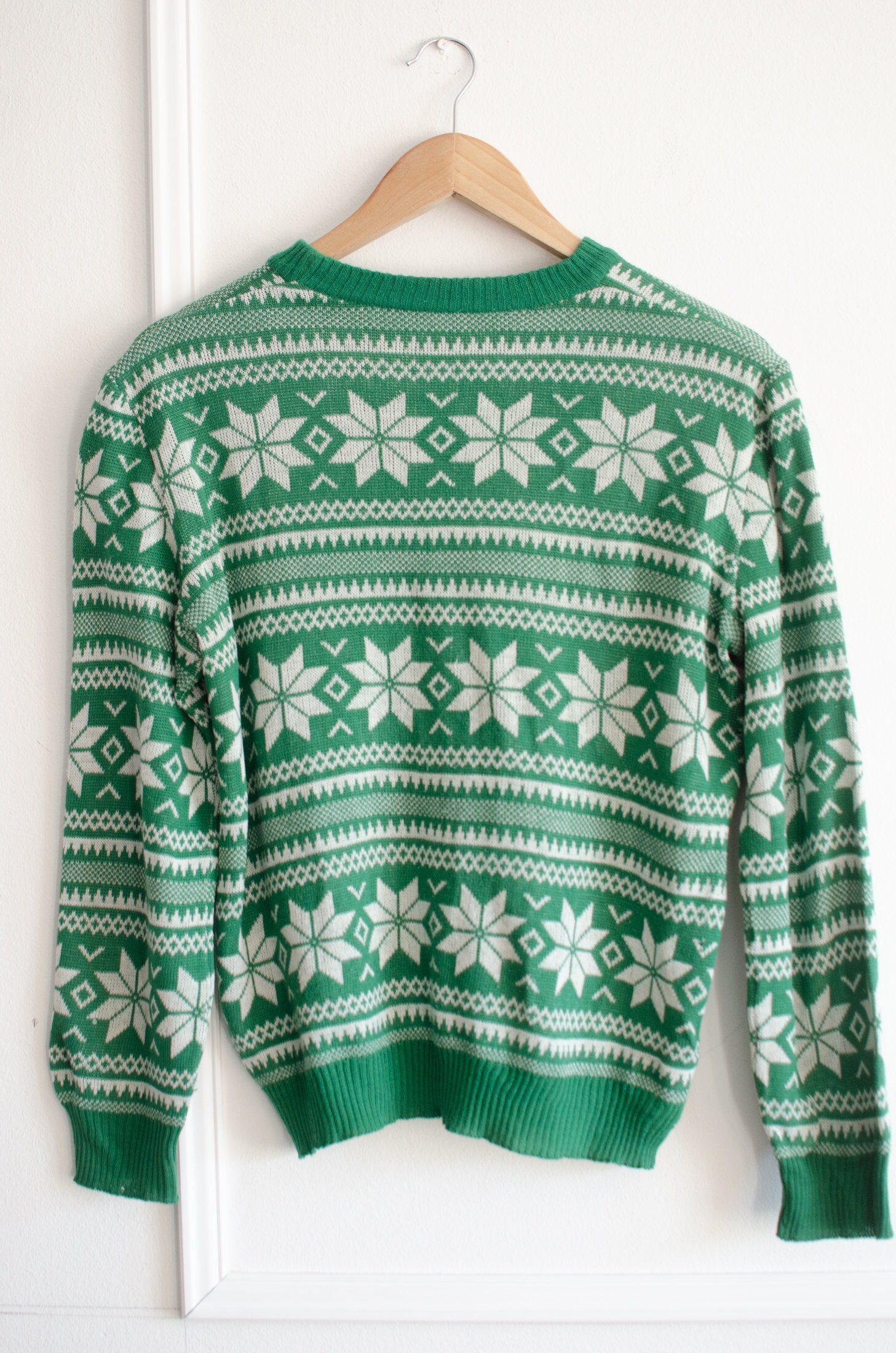 Green snowflake sweater sale