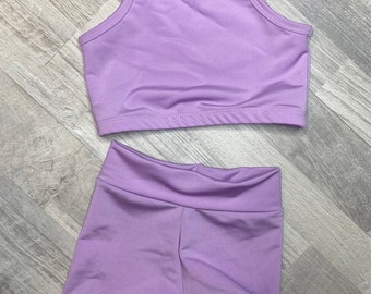 Soutien-gorge de sport court Dance Cheer avec débardeur et ensemble motard ou legging / Tumbling / Vêtements de sport pour enfants / Déguisement de danse