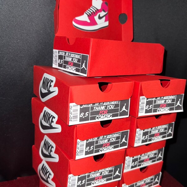 thumbnail image 2 of Mga's Miniverse Make It Mini Sneakers Blind Box (1 Pcs) | Toys"R"Us U2013 Hong Kong 2 of 13