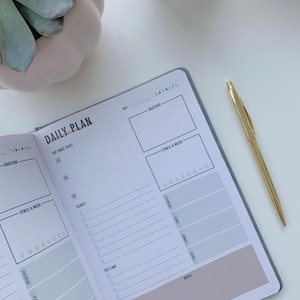 Daily Planner Hardcover for Women | Goal Setting Planner | Undated planner | Manifestation Notebook | That girl cute aesthetic