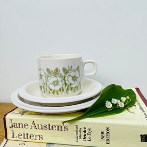 Vintage 1970er Hornsea Pottery FleurTea Kaffeetassen und Untertassen und Kuchenteller * Artikel ausgewählt über Dropdown-Menü*