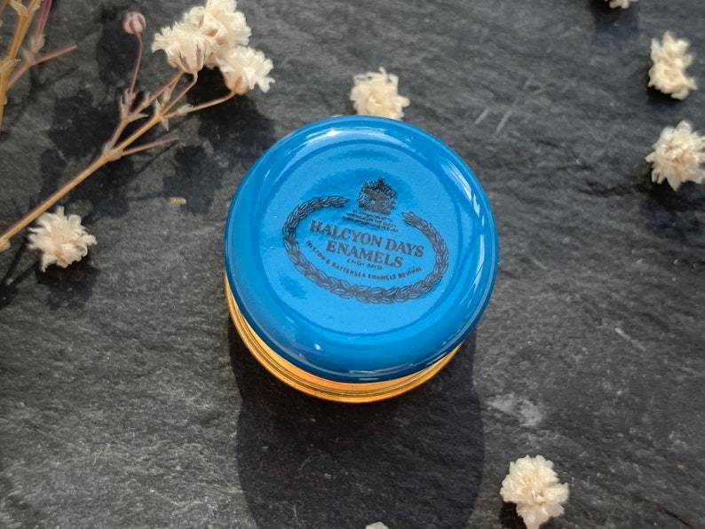 Halcyon Days Vintage Enamel Bilston and Battersea Pill Box with Motto