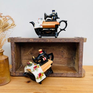 Vintage Miniatur Royal Albert Cardew Design Neuheit Nähmaschine Teekanne (2 Stil-Optionen aus dem Dropdown-Menü).