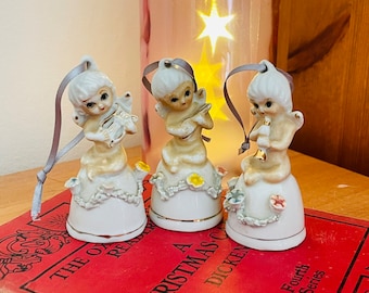 Süßes kleines Set von 3 Vintage Cherub Weihnachtsbaum Porzellan Glocke Ornamente