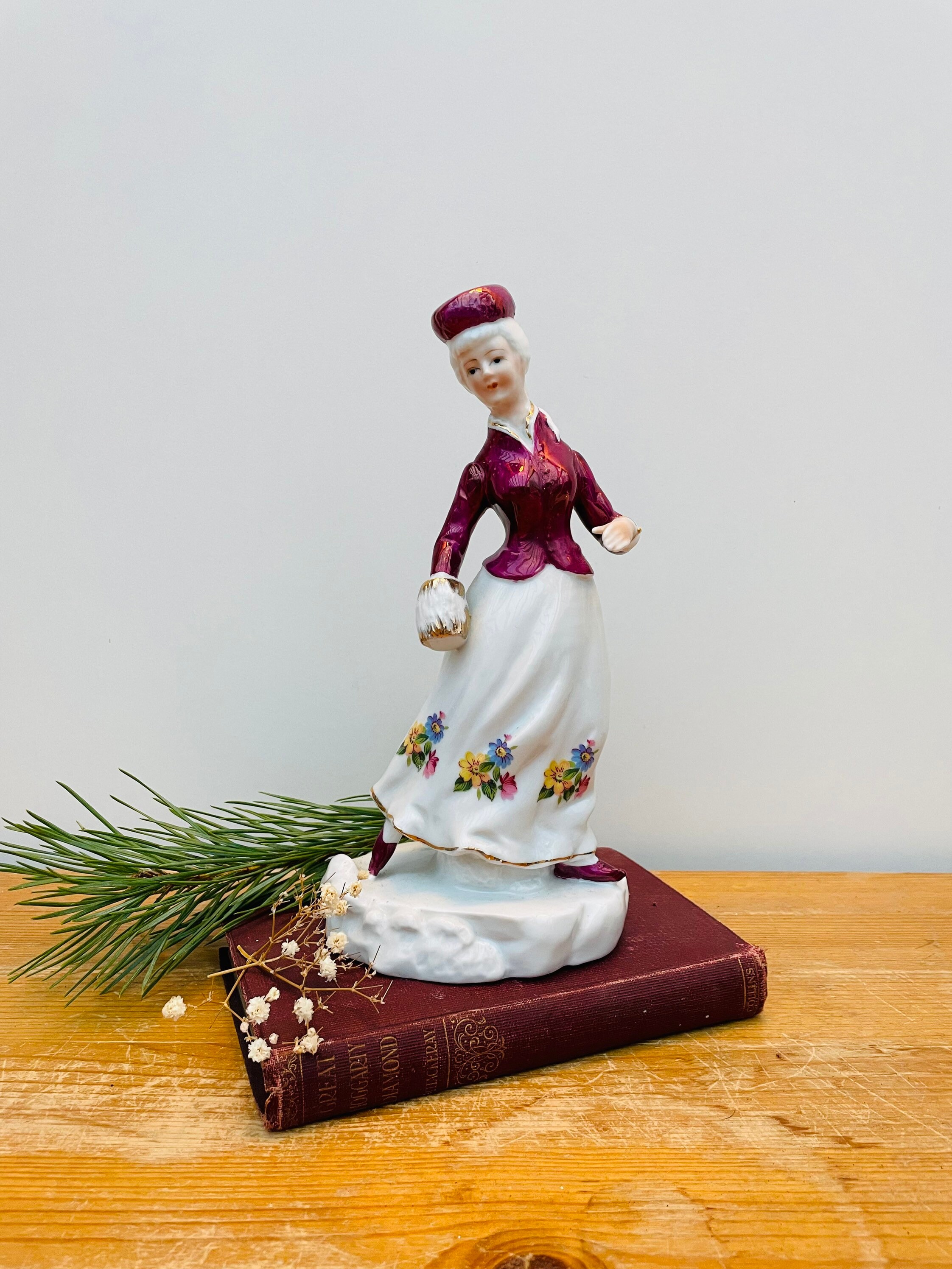 Elegant Porzellanfabrik Carl Scheidig Germany Figurine