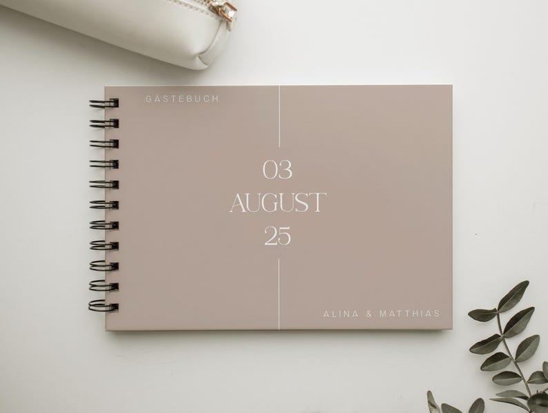 Zeitloses Gästebuch - Rosa- Schlicht - words of love - minimalistisch - Schriftzug - Perfekt für Hochzeiten! Personalisiert mit Namen & Datum, erhältlich in DIN A4 oder A5, als Ausfüllbuch oder blanko. Hochwertiges Ringbuch mit Hardcover & minimalistisches Design – ideal, um Erinnerungen & liebe Worte der Gäste festzuhalten. Ein stilvolles Highlight für jede Feier