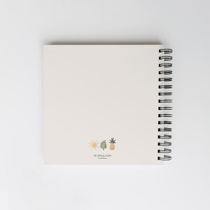 Blankobuch Kinder-Erinnerungsbuch 21x21 cm als Hardcover Ringbuch. Personalisiertes Album mit 160 g/m² FSC-Papier und Herzmotiv – ideal als Fotoalbum, Kita-Erinnerungsbuch, Kindheitsalbum, Gästebuch oder für Worte der Eltern und Erinnerungsstücke.