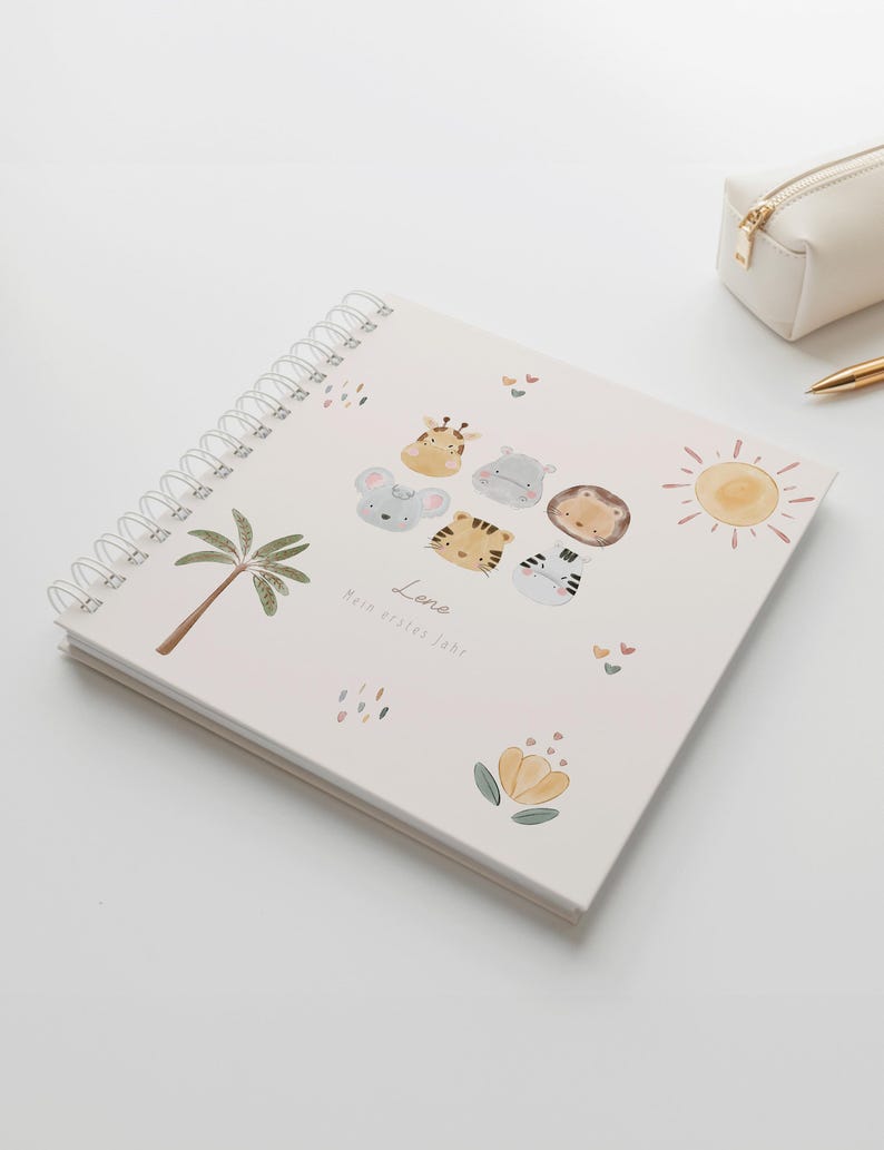 Blankobuch Kinder-Erinnerungsbuch 21x21 cm als Hardcover Ringbuch. Personalisiertes Album mit 160 g/m² FSC-Papier und Herzmotiv – ideal als Fotoalbum, Kita-Erinnerungsbuch, Kindheitsalbum, Gästebuch oder für Worte der Eltern und Erinnerungsstücke.