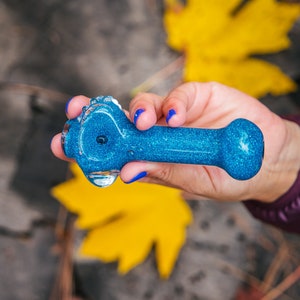 Collectable Glitter Pipe: Liquid Filled & Freezable -Blue Dream Sparkle Stingray Glass Piece