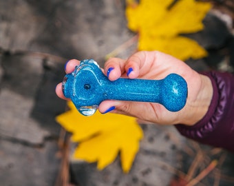 Collectable Glitter Pipe: Liquid Filled & Freezable -Blue Dream Sparkle Stingray Glass Piece