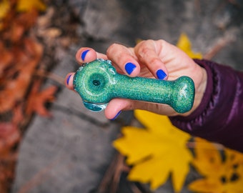 Collectable Glitter Pipe: Liquid Filled & Freezable -Platinum Sparkle Stingray Glass Piece