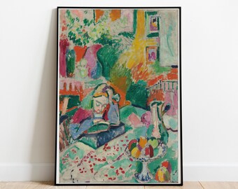 Könnte beinhalten: Ein farbenfrohes abstraktes Gemälde, das eine Frau zeigt, die an einem Tisch mit einer Schale Obst ein Buch liest. Das Gemälde zeigt leuchtende Farben, darunter Grün, Gelb, Orange, Rot und Blau.