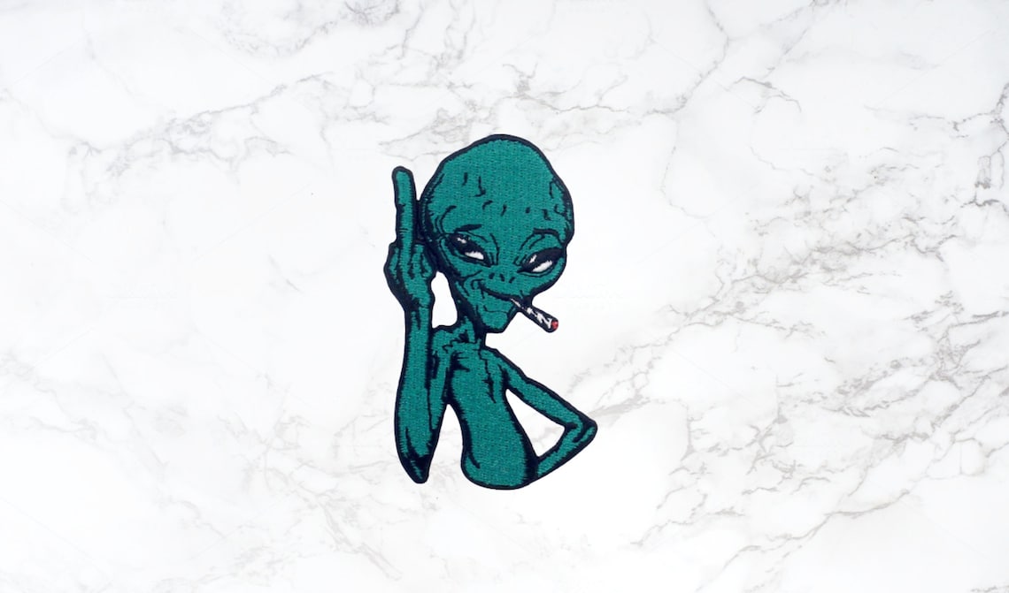 Alien Smoking Joint Iron On Patch / Ricamato cool space aliens | Etsy