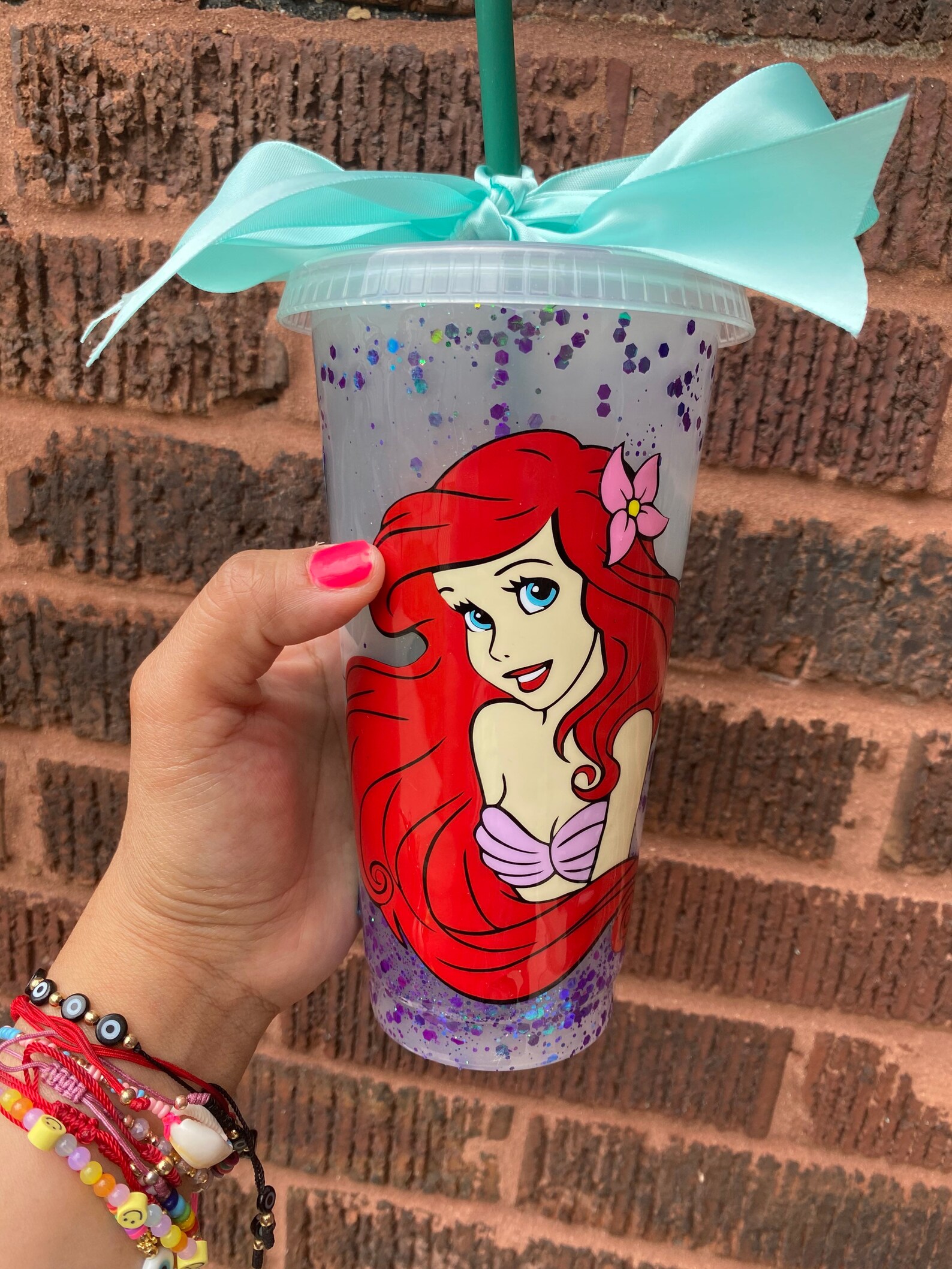 Is This The Real Ariel At Starbucks? - oeh0u7z