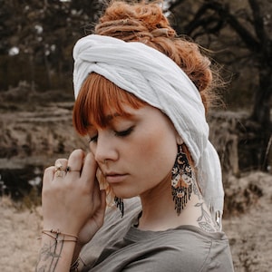 Berdor Moth - Orecchini con perline intrecciate a mano, regali fatti a mano, colori neutri, gioielli artistici, orecchini vistosi, boho, hippie, arte unica, gioielli gitani