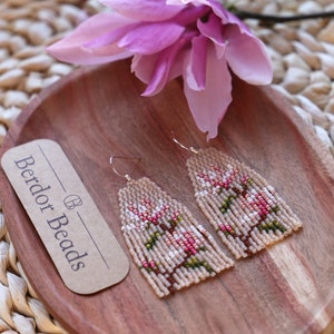 Magnolia Handwoven beaded earrings, hortensia, mangolia, pink, modern earrings, flower earrings, fringe earrings, gift for her, colorful zdjęcie 2