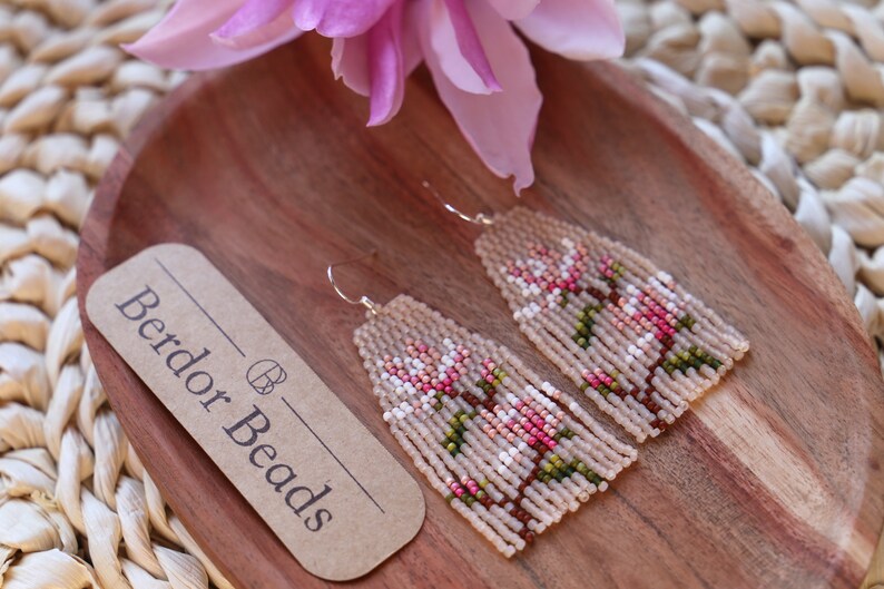Magnolia Handwoven beaded earrings, hortensia, mangolia, pink, modern earrings, flower earrings, fringe earrings, gift for her, colorful zdjęcie 6