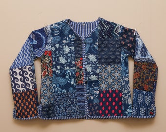 Veste matelassée à fleurs réversible vintage, veste matelassée, kimono court, veste bleue nouveau style pour femmes, veste d'hiver, cadeau pour une mère