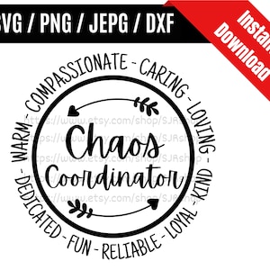 Può includere: Design circolare in bianco e nero con il testo "Chaos Coordinator" al centro. Il cerchio è circondato dalle parole "Warm - Compassionate - Caring - Loving - Dedicated - Fun - Reliable - Loyal - Kind".
