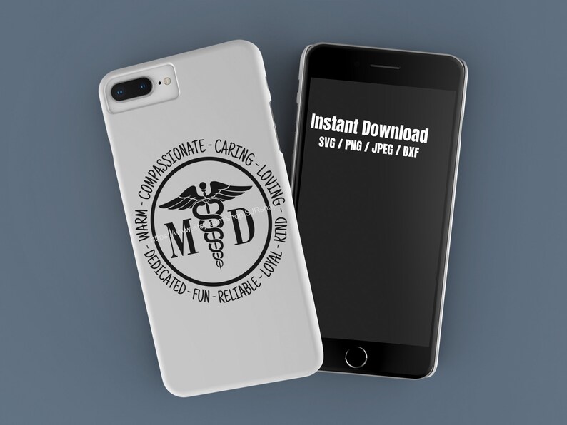 Może przedstawiać: Białe etui na telefon z czarnym kołem. Koło zawiera symbol medyczny, litery "MD" i słowa "Warm-Compassionate-Caring-Loving-Dedicated-Fun-Reliable-Loyal-Kind".