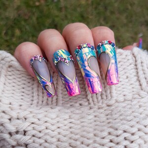 Shattered Heart Press On Nails / Holiday nails / Valentines / love / pink / ombre / holiday / seasonal / handpainted / pastel