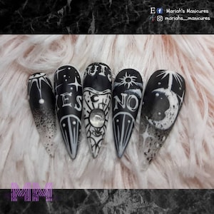 Spirit Board press on nails | Horror | Ghost | Ouija | Scary nails | witchy nails | black nails | Halloween nails | gothic | glue on nails