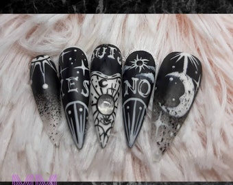 Spirit Board press on nails | Horror | Ghost | Ouija | Scary nails | witchy nails | black nails | Halloween nails | gothic | glue on nails