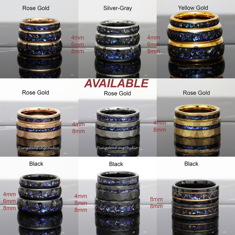 Op de afbeelding: Een set van drie ringen van wolfraamcarbide in verschillende kleuren, waaronder ros&eacute;goud, zilvergrijs, geelgoud en zwart. Elke ring heeft een blauwe en zwarte inlay en is verkrijgbaar in 4 mm, 6 mm en 8 mm breedte. De ringen worden getoond op een witte achtergrond.