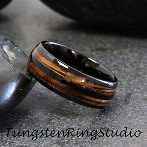 Whisky Fass Schwarzer Ring - Hergestellt aus wiedergewonnenem Holz eines authentischen Jack Daniels Whisky Fasskopfes / Deckels - Geschenk für ihn zum Jahrestag