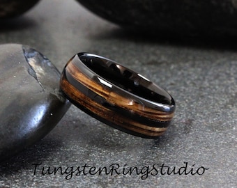 Whisky Fass Schwarzer Ring - Hergestellt aus wiedergewonnenem Holz eines authentischen Jack Daniels Whisky Fasskopfes / Deckels - Geschenk für ihn zum Jahrestag