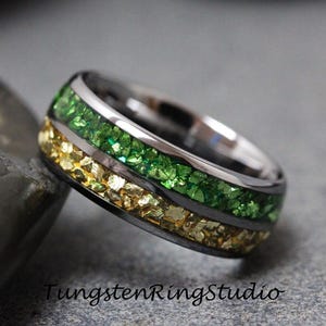 Anillo de bodas con piedra de nacimiento: doble incrustación de esmeralda y citrino (mayo y noviembre) - Banda de carburo de tungsteno