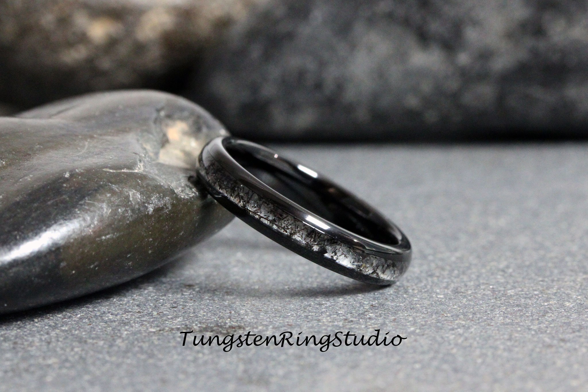 Quartz band shop ring