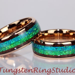 Anello di nozze in tungsteno con oro rosa e legno di koa opale, fascia in opale blu e verde schiacciato, gioiello hawaiano, anello di nozze da uomo e da donna, anello di anniversario