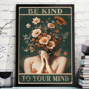 Puede incluir: Un póster con fondo verde y el rostro de una mujer oculto por un ramo de flores naranjas y amarillas. El texto "BE KIND TO YOUR MIND" está impreso en letras blancas.