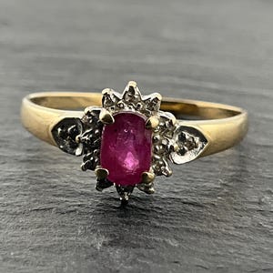 Vintage 9k guldring med rubiner och diamanter, storlek UK T, storlek US 9 3/4, storlek EU 61 1/4